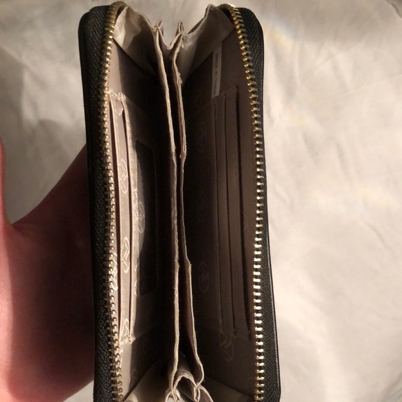 Adrienne Vittadini Studio - Picture 2 of 4